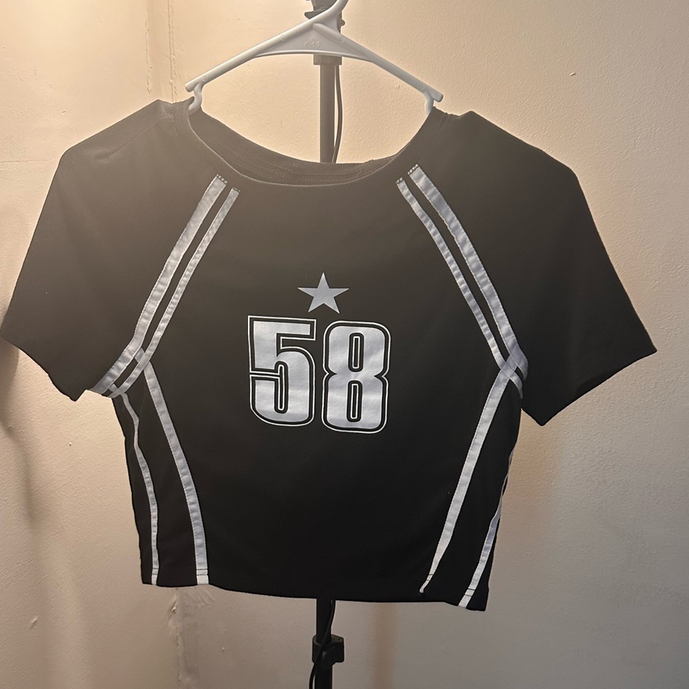 GRAPHIC CROP TOP